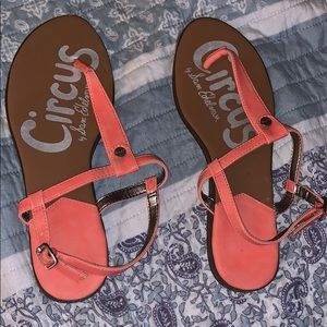 NWOT circus thing sandal